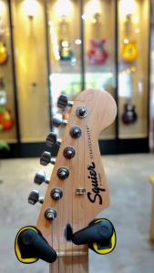 Squier FSR Sonic Stratocaster Electric Guitar w/White Pickguard Maple FB Fiesta Red