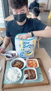 เบสลินซี่ ผ้ากันเปื้อนเด็ก ทิ้ง ซับน้ำ กันกระเซ็น ซ้ำ แพ็คเกจ ลายการ์ตูน หนึ่งในการพกพาเด็ก