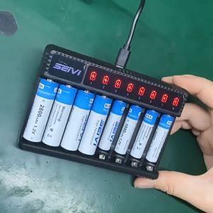 Charger Baterai Pengisi Daya Baterai 1.2V 8 Slot AA / AAA NiMh NiCd Batre Lithium Independen Pengisi Daya Dengan Layar Indikator Pengisian