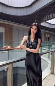 แม็กซี่เดรส แขนกุด ลายทาง สีพื้น ดีไซน์หน้าสั้นหลังยาว ชายผ้าพับทบ มีสายพันเอวผูกโบว์ ผ้าโพลิเอสเตอร์ ใส่สบาย Dress ชุดไปทะเล #8148