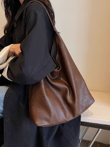 Large Capacity Ladies 2024 New Versatile Single Shoulder Bucket Bag Tote Bag for Commuting And Class Underarm Bag