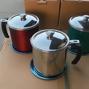 Ca Lọc Cặn Dầu Inox 304 13x16cm Tay Cầm Bọc Nhựa Chống Nóng Có Nắp Đậy
