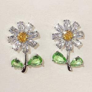 Huitan Women Daisy Stud Earrings with Green Leaf Yellow/Purple Flower Ear Accessories for Party Noble CZ Earrings Trendy Jewelry