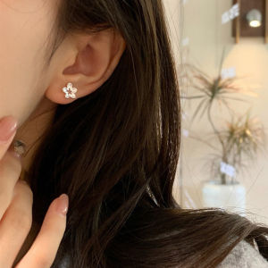 ต่างหูเงินแท้ S925 ดอกไม้ชุบเงินแบบเปิดสำหรับผู้หญิง เครื่องประดับแฟชั่นระดับไฮเอนด์แบบใหม่ 2024 ต่างหูแบบหมุนได้