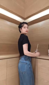 เสื้อยืดแขนสั้น/เสื้อคอกลม สวมใส่สบาย ดูผอมลงเสื้อยืดฝ้ายขาว ทรงสลิมฟิต เซ็กซีเบาๆ สําหรับผู้หญิง ผ้าฝ้ายยืดหยุ่น จัดส่งในไทย✨🚚