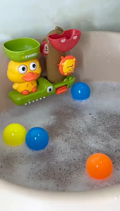 Oldlaiben Cartoon Duck Water Wheel Toy Baby Bath Shower Rotating Sucker Pad Splash Fun Educational Kids Gift Mainan Mandi