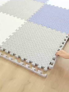 ซื้อ 5 แถม 5！30x30cm สดุ เป็นมิตรกับสิ่งแวดล้อม แผ่นโฟมปูพื้น แผ่นโฟมจิ๊กซอ แผ่นรองคลาน เด็กคลานบนพื้น สองขนาด มีขอบปิดให้ กันน้ำ กันลื่น