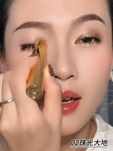 【การจัดส่ง 3 วัน】YTFSKFUI YZS แท่งอายแชโดว์ 3 สี Eye Shadow Stick Pen อายแชโดว์ Pearlescent Velvet Glitter ปากกา Eyeshadow กันน้ำ Matte Earth สี Non-แต่งหน้า Highlighter Pen