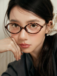 Ultra-Light Leopard Print Myopia Glasses Frame Womens Narrow Frame Small Face Flat Light Glasses Tortoiseshell Color