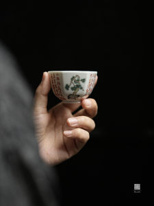 Poetic Design Floral Decoration Tea Cup