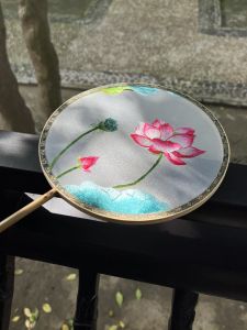 พัดไหมปักลายสไตล์โบราณ ด้านหน้าและด้านหลังปักลาย พัดทรงกลมสำหรับใส่ชุดฮันฟู พัดลมพกพา งานฝีมือจากจีนแผ่นดินใหญ่