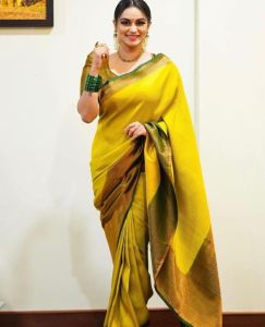 (PRE-ORDER) Reka Bentuk Baru Wedding Banarasi Lichi Silk Saree ( ETA : 2023-06-20)