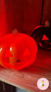 Dekorasi Halloween dengan Lampu LED Labu Hitam Pinky Bee