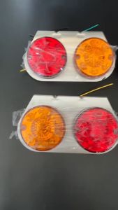 ไฟราวข้าง ไฟท้าย รถบรรทุก กระบะ ซาเล้ง 12V-24V (ไฟเบรค หรี่ เลี้ยว) แป้นสแตนเลส ไฟกลม / 1ชิ้น