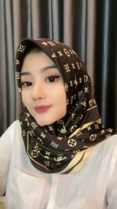 Hijab Segi empat Premium
