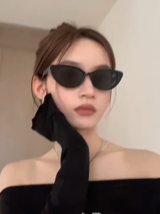 TOPBASE Sunglasses Sun Glasses Square Frame Fashion Glasses Anti-UV Sunglasses Men Women Trendy Colored Lens Cermin Mata