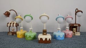 โคมไฟตั้งโต๊ะ โคมไฟอ่านหนังสือ โคมไฟ LED เปิดไฟได้3สเต็ป โคมไฟตกแต่ง ถนอมสายตา แบบชาร์จแบต มีแบตเตอรี่ไม่ต้องเสียบปลั๊กขณะใช้งาน