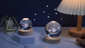 โคมไฟลูกแก้ว 3D LED USB ตั้งโต๊ะ คริสตัล6cm ไฟกาแลคซี่ไฟดาว ของขวัญวันเกิด ไฟหัวเตียง ไฟแต่งห้องห้องนอน แจกปีใหม่