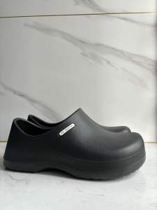 Sepatu kitchen MBoya Anti-Slip Safety Sepatu Nya chef indonesia berbahan EVA stylish dan rapi