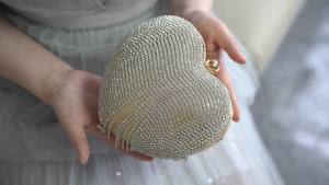 Trendy Heart Shaped Silver Evening Bags Elegant Purse Clutch for Women Wedding Dress Garment Bag Bridal Clutch Handbag