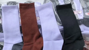 ถุงเท้านักเรียน ข้อยาว แพ็ค 12คู่ มีแบ่ง 6คู่ Free Size ฟรีไซส์ 36-44 สีน้ำตาล/สีขาวพื้นเทา