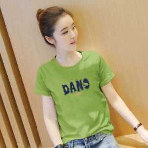 เสื้อยืดแขนสั้นผ้าฝ้ายบริสุทธิ์สําหรับผู้หญิงหลวมพอดีสไตล์ลําลองการออกแบบการพิมพ์ที่ทันสมัยและมีอายุ