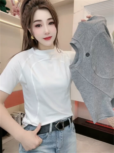 เสื้อยืดคอกลมแขนสั้นลายตัวอักษรสไตล์เกาหลีสำหรับผู้หญิงในช่วงฤดูร้อน เสื้อผ้าทำงานลำลองที่สวมใส่ได้หลากหลาย