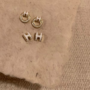 Fashionable Letter Stud Earrings for Women 925 Silver Needle Elegant Luxury Sensation Alloy/Gold Plated/Plated Jewelry Accessories