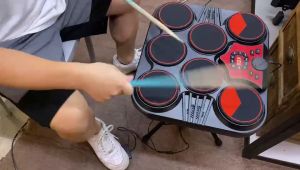 [ammoon]USB/Battery Powered Electronic Drum 7 Pads Drum Set Built-in Speakers with 2 Drumsticks Foot Pedals for Kids Children Beginners