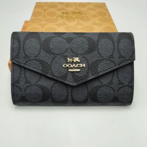 กระเป๋าสตางค์ สภาพสินค้าดีมากขนาด 6 นิ้วแบบ 2 พับสินค้างานสวยมีช่องใส่การ์ดมีช่องซิปใส่เหรียญได้มีกล่องถุงผ้าแถมให้