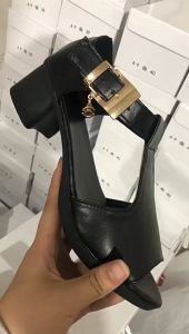 รองเท้าแตะปากปลาสำหรับผู้หญิงฤดูร้อนใหม่สตรีโรมันส้นหนาส้นกลางรองเท้าผู้หญิงวัยกลางคนรองเท้าแม่