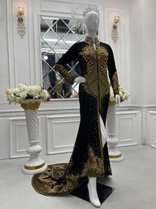 Kebaya pengantin bludru | kebaya pengantin bludru hitam | kebaya pengantin bludru ekor | kebaya pengantin bludru ekor terbaru | kebaya pengantin Jawa bludru | kebaya bludru ekor pengantin | kebaya hitam bludru pengantin