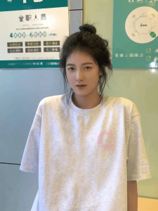 เสื้อยืดคอกลมแขนสั้นผ้าฝ้ายแท้ 100% ทรงหลวม แฟชั่นฤดูร้อน สำหรับผู้หญิง ไซส์ใหญ่ ดีไซน์ INS ที่ทันสมัย