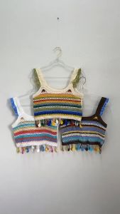 เสื้อชั้นในสตรีลายทางสีรุ้งพร้อมเสื้อถักโครเชต์กลวงดีไซน์ฤดูร้อน