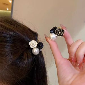 2024 New Vintage Mountain Tea Flower Pearl Mini Hair Claw for Women Princess Hair Accessories Freshly Baked Japanese and South Korean Style