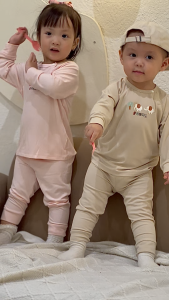 Bộ quần áo dài tay UNBEE thiết kế cài vai Raglan chất liệu Tencel kháng khuẩn thấm hút mồ hôi