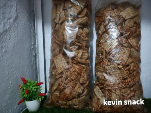 KERUPUK JENGKOL PEDAS DAUN JERUK ISI 250GRAM