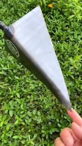 เครื่องมือการไถดิน | เครื่องทำร่องและผลลัพธ์ที่ยาวนาน | จอบสามเหลี่ยม หัวจอบสามเหลี่ยม ไถพรวนดินให้คลายดิน ถางที่รกร้าง จอบทำร่อง สามเหลี่ยมจอบอุปกรณ์เกษตร คราดหญ้า คราดเหล็ก คราดหญ้า คาดหญ้า คราดเหล็ก คาดหญ้าเหล็ก