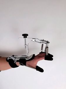 Alat Terapi Tangan Untuk Stroke - Alat Latihan Fisioterapi Orthosis Dinamis - Pergelangan Tangan Jari - Material Aluminium - Berat 500g - Pengiriman Cepat