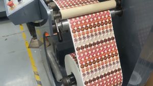 Cuộn 500 Miếng Dán Nhãn Dán Tem Sticker Mặt Cười Biểu Cảm Dễ Thương Gói Hàng Quà Tặng Hộp Quà