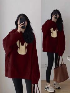 เสื้อฮู้ดสีแดง ไซส์ใหญ่พิเศษ 300 ปอนด์ สำหรับผู้หญิง ทรงหลวม แขนยาว ปกติ แฟชั่นฤดูใบไม้ร่วง 2023 เสื้อคลุมกันหนาวแบบสวมหัว