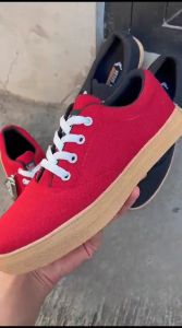 Sepatu Sneakers Import HKS Sport: Pilihan Terbaik untuk Aktivitas Sehari-hari