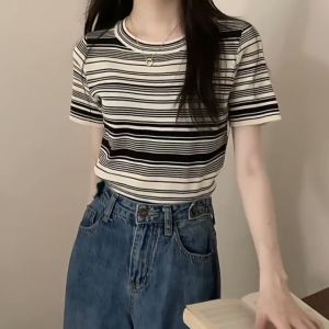 New Round Neck Short Sleeved T-shirt Women Casual Striped Top