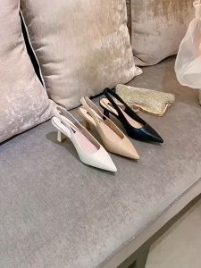 รองเท้าผู้หญิง รองเท้าส้นสูง รองเท้าหัวแหลม หนังนิ่ม สูง2-3นิ้ว ไซส์ 35-42 รูปร่างสง่างาม ทรงสวยใส่ทำงาน ใส่เที่ยว