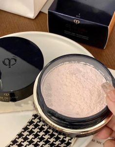 Phấn Bột Cle De Peau Kiềm Dầu Che Khuyết Điểm Nâng Tone Lớp Phấn Mịn Nhưng Nhung Mỏng Như Lụa 26G