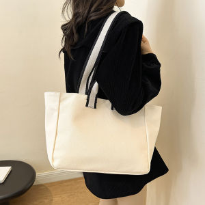 กระเป๋าผ้าใบลายโลโก้ขนาดใหญ่แบบลำลองสำหรับใส่ไปทำงาน กระเป๋าถือสะพายไหล่ข้างเดียวแบบลำลอง ความจุขนาดใหญ่ กระเป๋าถือแบบลำลอง