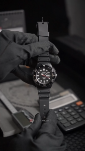 Jam Tangan Pria Casio MRW-230H-1E1 Sporty Black Dial Black Resin Band