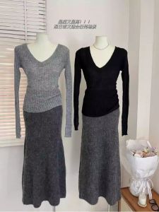 Slimming Long Sleeve V-Neck Knitted Base Shirt Womens Autumn Versatile Paper Doll Lazy Split Sleeve Fashionable Commute Style