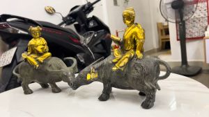 Đôi đồng tử cưỡi trâu đọc sách bằng đồng màu xanh giả cổ Dài 20cm cao 22cm nặng khoảng 4kg/đôi