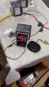 COMBO 2 đồng hồ báo nhiệt 2 chức năng Sihia. Đồng hồ vuông kèm núm báo nhiệt dành cho ô tô máy công trình...